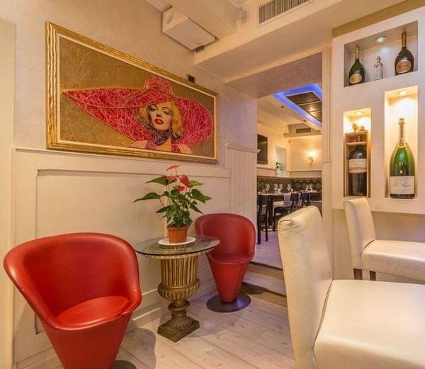 Ampio ristorante in vendita a due passi dal lago 2