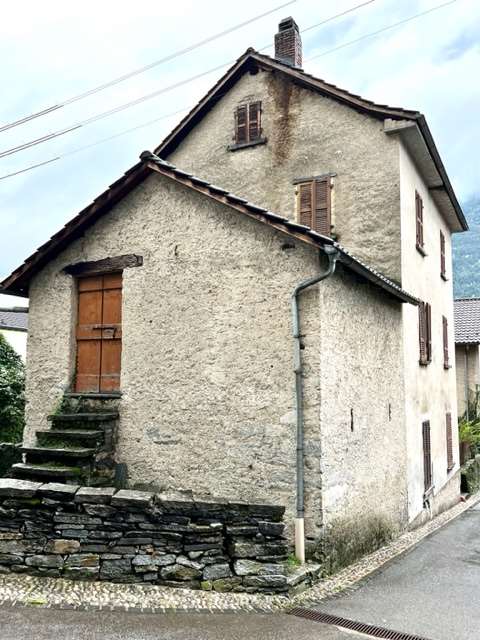Spaziosa casa ticinese 6,5 locali con giardino 12