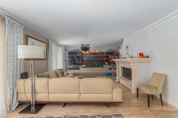 Villa rinnovata in stile mediterraneo con piscina 8