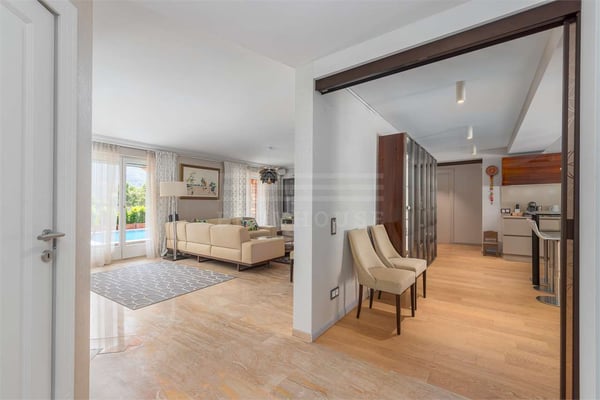 Villa rinnovata in stile mediterraneo con piscina 7