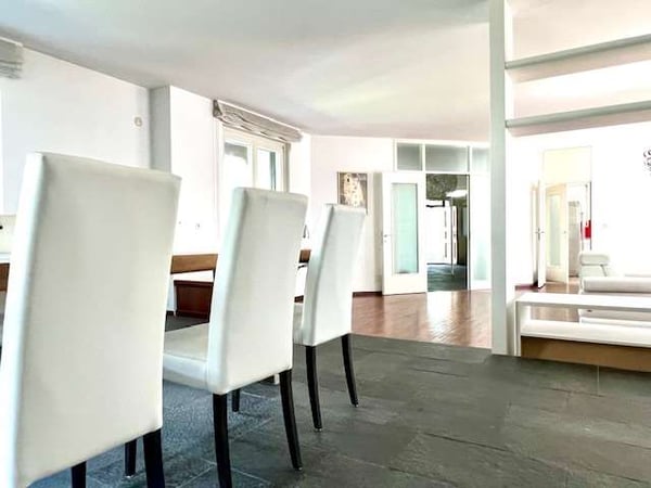 Villa moderna di classe in ottima posizione 11