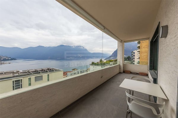 Duplex a Lugano con vista lago di alto standing 9
