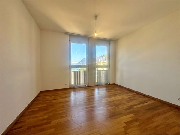 Elegante Attico Duplex con parziale vista lago 10