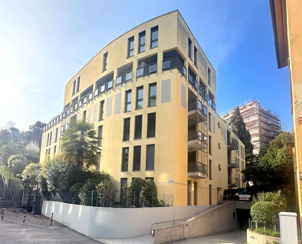 Elegante Attico Duplex con parziale vista lago 1