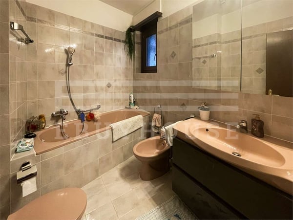 SCHÖNES FERIENHAUS MIT SEEBICK UND POOL 10