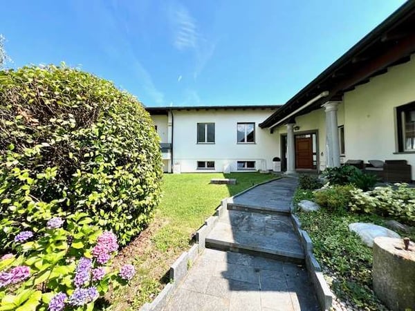 Casa unifamiliare con camino e giardino 3