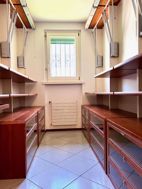 Casa unifamiliare con camino e giardino 13