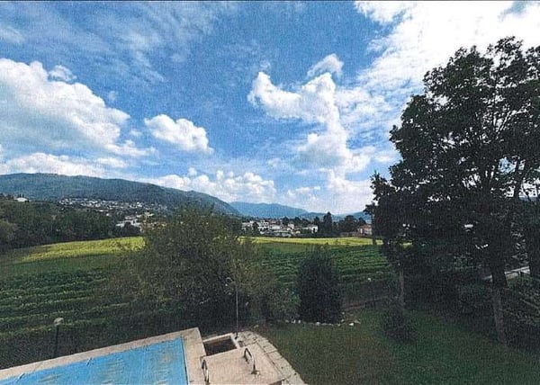 Villa con piscina e ampio terreno 1
