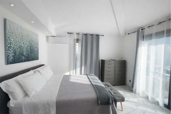 ATTICO DI PRESTIGIO AMMOBILIATO FRONTE LAGO 8