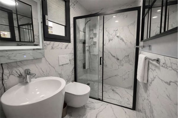 ATTICO DI PRESTIGIO AMMOBILIATO FRONTE LAGO 11