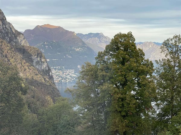 Appartamento moderno arredato in affitto con vista panoramica sul lago 13