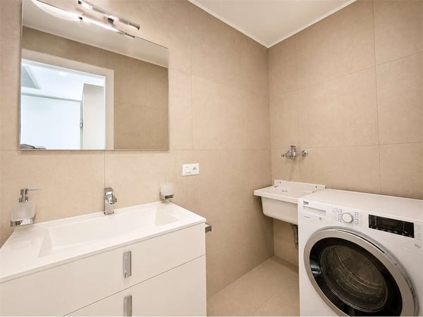 Appartamento di lusso, 1.5 locali con grande giardino privato a Pregas 7
