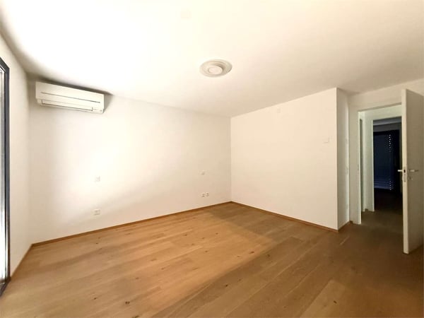 Appartamento di lusso, 1.5 locali con grande giardino privato a Pregas 4