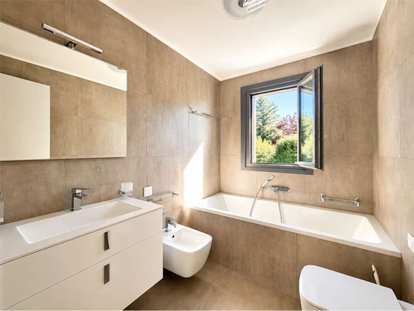 Appartamento di lusso, 1.5 locali con grande giardino privato a Pregas 5