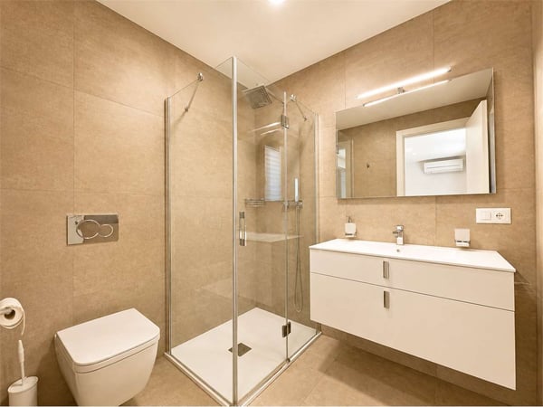 Appartamento di lusso, 1.5 locali con grande giardino privato a Pregas 6
