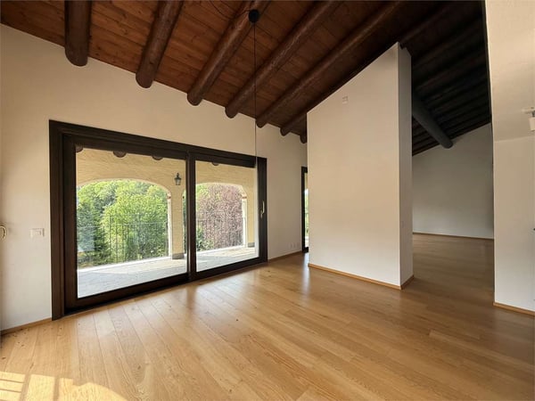 Appartamento attico di 5,5 locali con terrazzo e giardino privato ad O 5