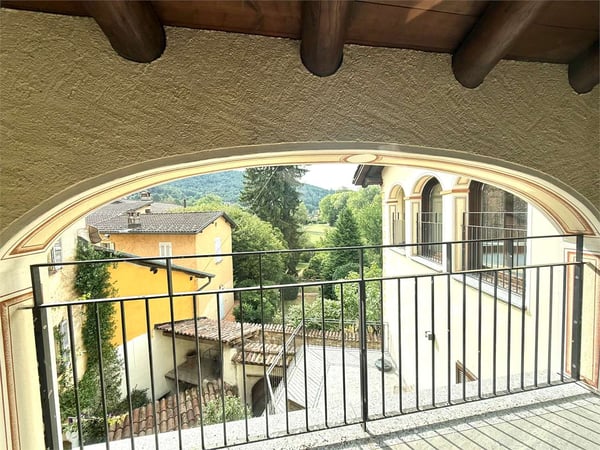 Appartamento attico di 5,5 locali con terrazzo e giardino privato ad O 11