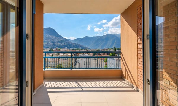 ELEGANTE RISTRUTTURATO CON VISTA LAGO, A DUE PASSI DAL CENTRO 4