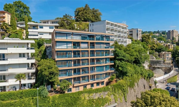 ELEGANTE RISTRUTTURATO CON VISTA LAGO, A DUE PASSI DAL CENTRO 12