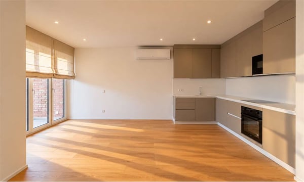 ELEGANTE RISTRUTTURATO CON VISTA LAGO, A DUE PASSI DAL CENTRO 1