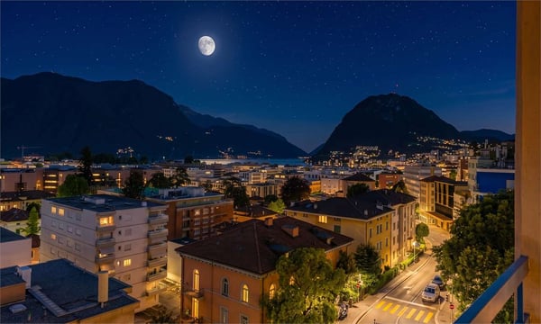 ELEGANTE RISTRUTTURATO CON VISTA LAGO, A DUE PASSI DAL CENTRO 9