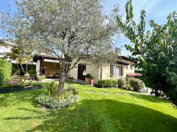Elegante villa con giardino privato nel cuore di Collina d'Oro 2