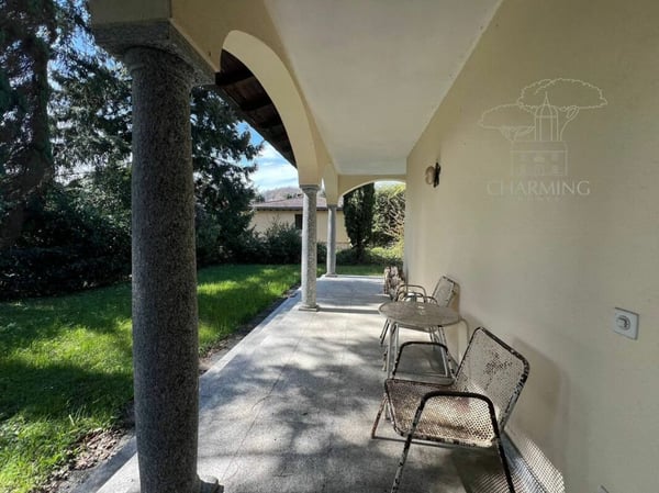 Villa con Ampio Terreno Edificabile nel Cuore di Ponte Capriasca 1