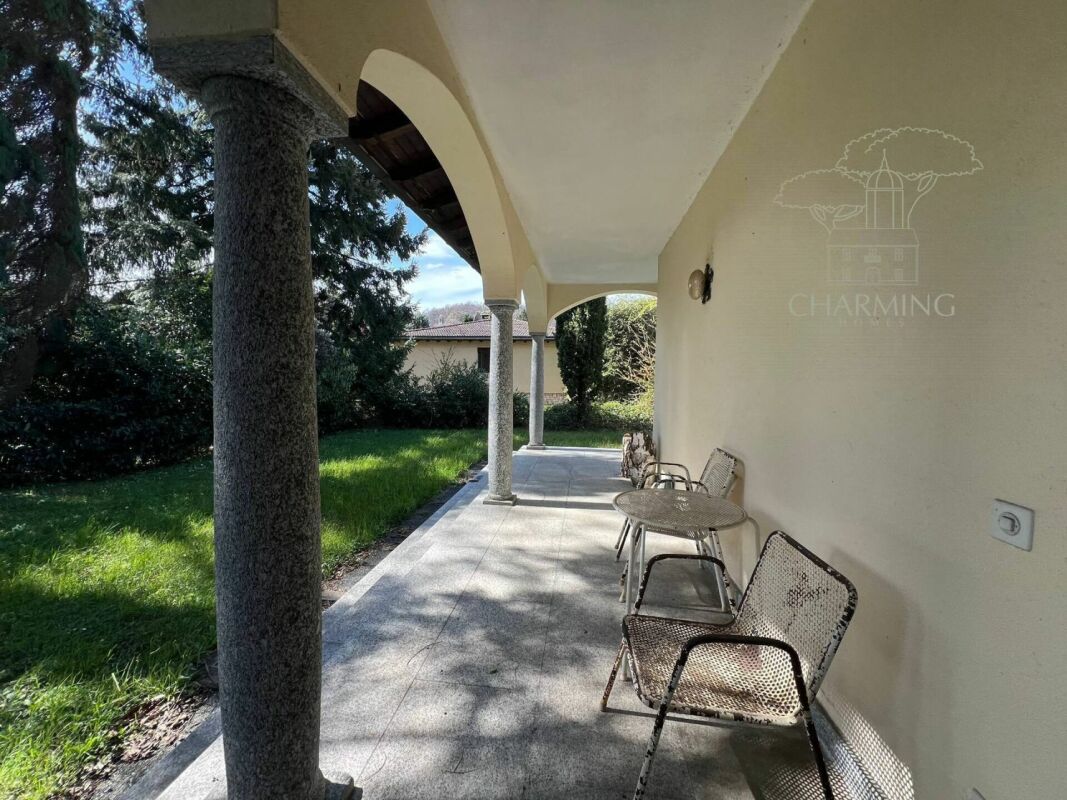 Villa con Ampio Terreno Edificabile nel Cuore di Ponte Capriasca