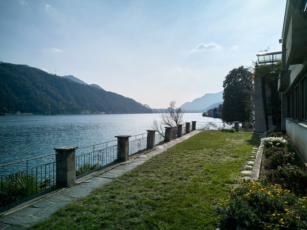 Villa Fronte Lago con Darsena Privata a Morcote