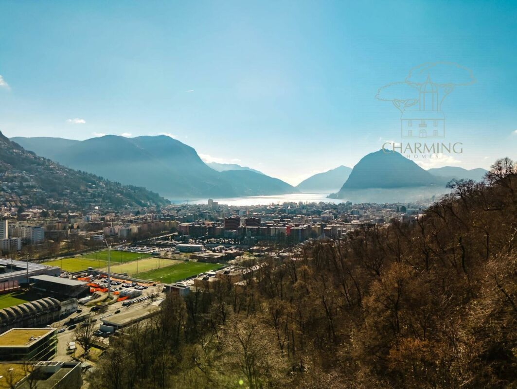 Attika über den Dächern von Lugano