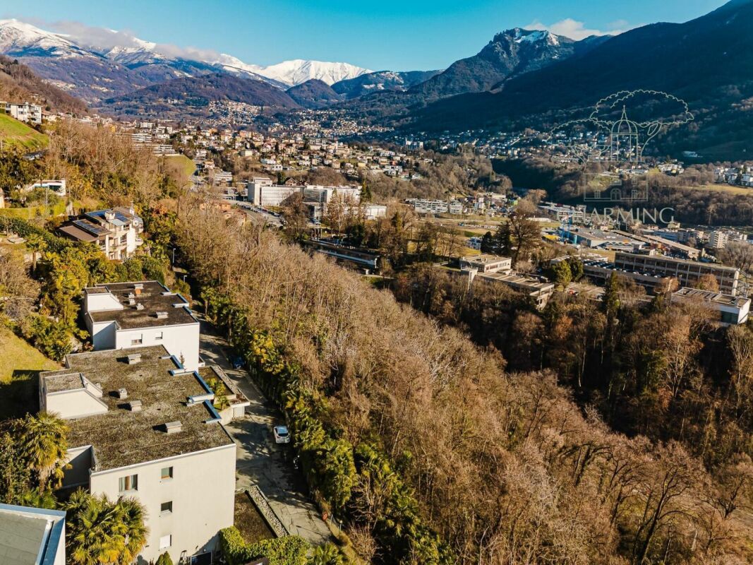 Attika über den Dächern von Lugano