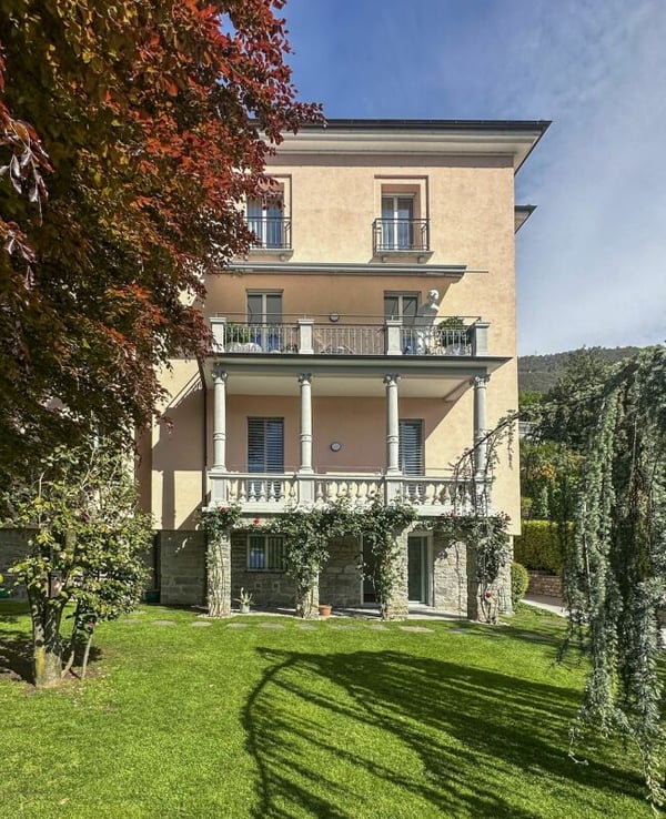 Wunderschöne historische Villa mit vier grosszügigen Wohneinheiten in Muralto 1