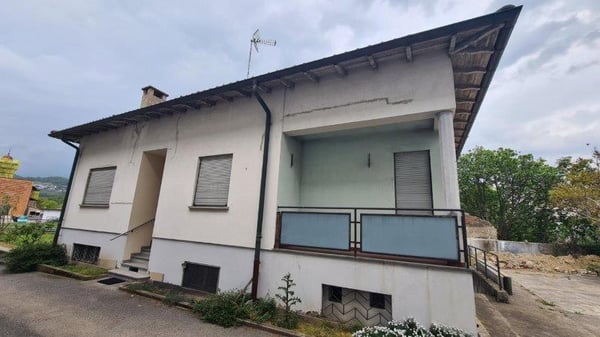MENDRISIO GENESTRERIO: CASA SINGOLA DA RIATTARE 1