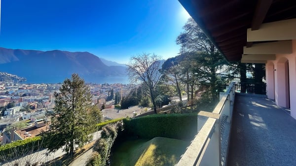 Elegante villa con piscina e romantica vista lago 1