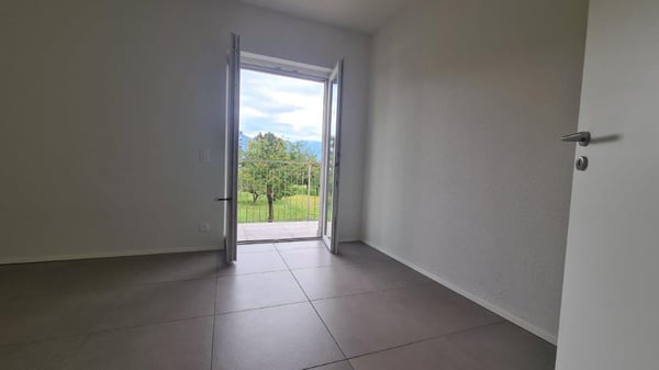 MENDRISIO: GRANDE 1.5 LOC. CON PORTICO E GIARDINO PRIVATO 12