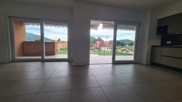 MENDRISIO: GRANDE 1.5 LOC. CON PORTICO E GIARDINO PRIVATO 4