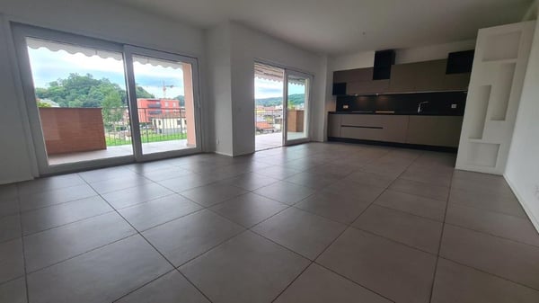 MENDRISIO: GRANDE 1.5 LOC. CON PORTICO E GIARDINO PRIVATO 3