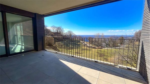 MODERNA VILLA IMMERSA NEL VERDE CON VISTA APERTA 5