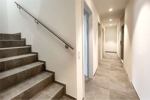 MODERNA VILLA IMMERSA NEL VERDE CON VISTA APERTA 8