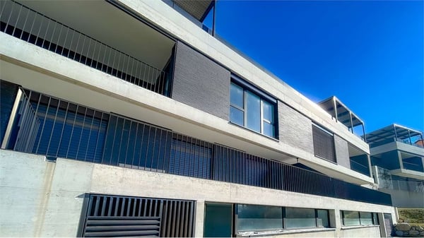 MODERNA VILLA IMMERSA NEL VERDE CON VISTA APERTA 2