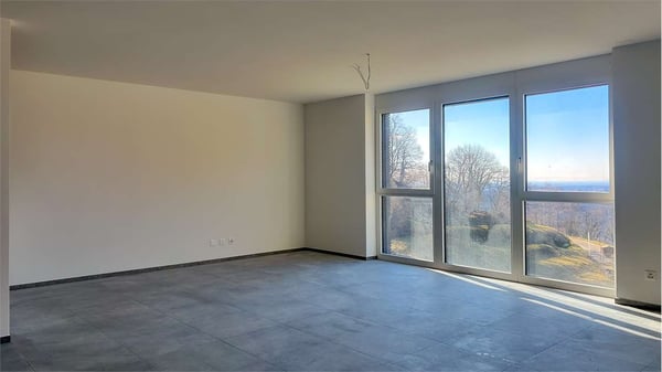 MODERNA VILLA IMMERSA NEL VERDE CON VISTA APERTA 9