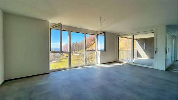 MODERNA VILLA IMMERSA NEL VERDE CON VISTA APERTA 6