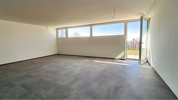 MODERNA VILLA IMMERSA NEL VERDE CON VISTA APERTA 13