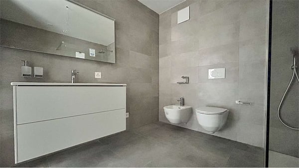 MODERNA VILLA IMMERSA NEL VERDE CON VISTA APERTA 10