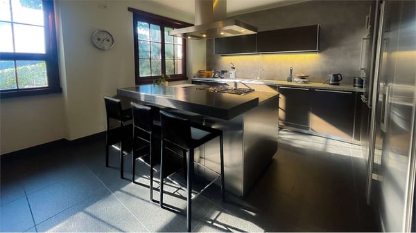 Elegante villa con piscina e romantica vista lago 6