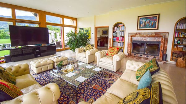 PRESTIGIOSA VILLA CON VISTA LAGO 8