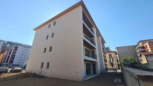 CHIASSO: NUOVO ELEGANTE 1.5 LOC CON AMPIO GIARDINO 2