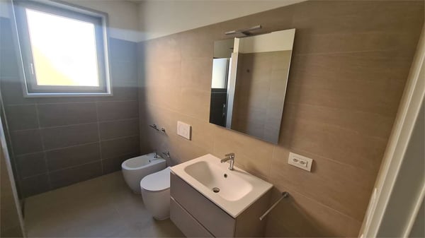 CHIASSO: NUOVO ELEGANTE 1.5 LOC CON AMPIO GIARDINO 11