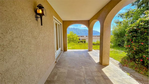 VILLA PANORAMICA A CARONA CON VISTA LAGO E PRIVACY 13