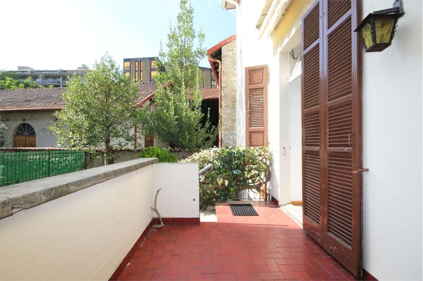 Chiasso: casa d'epoca con giardino e due parcheggi in centro 2